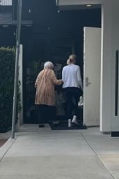 Shirley MacLaine Arrives to Her Birthday Lunch at Lucky