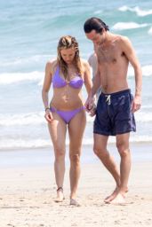 Sienna Miller Flaunts Her Bikini Physique While Vacationing in Costa Rica 04-17-2024