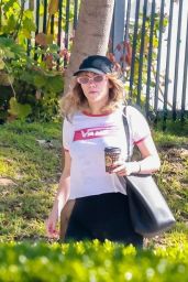 Suki Waterhouse Hiking in Los Feliz 04-27-2024