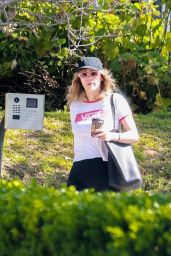 Suki Waterhouse Hiking in Los Feliz 04-27-2024