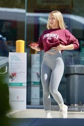 Tammy Hembrow Visits Her Local Bookstore in Gold Coast 04-16-2024