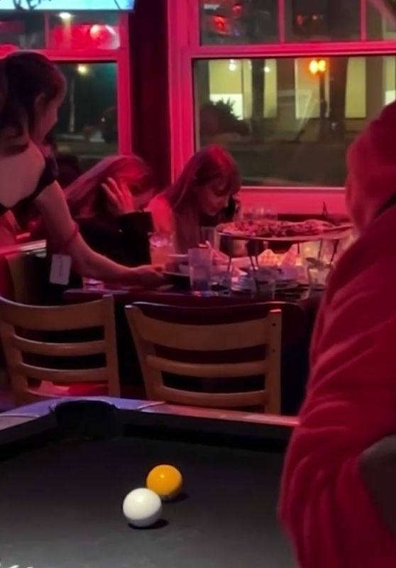 Taylor Swift at a Local LA Gastropub 04/05/2024
