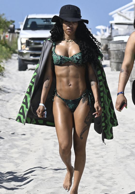Teyana Taylor in a Bikini - Miami Beach 04/01/2024