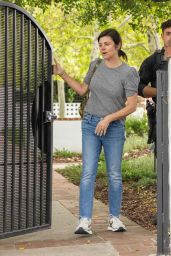 Tiffani Thiessen in Casual Outfit Out in Encino 04-23-2024