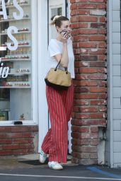 Whitney Port Embraces a Natural Look in Studio City 04-21-2024