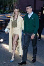 Abbey Lee Kershaw Arriving for the Gucci Cruise 2025 Fashion Show in London 05-13-2024