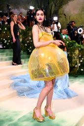 Amelia Hamlin at Met Gala 2024