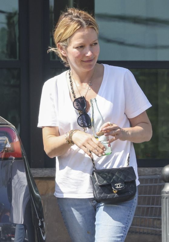 Becki Newton Shopping at Gelson