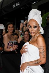 Doja Cat Stuns in Unconventional Met Gala Ensemble, Embracing the Theme with Daring Fashion Choices