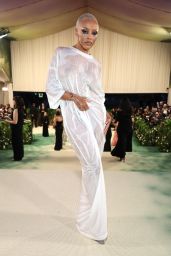 Doja Cat Stuns in Unconventional Met Gala Ensemble, Embracing the Theme with Daring Fashion Choices