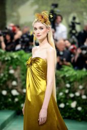 Elizabeth Debicki Stuns in Dior at Met Gala 2024