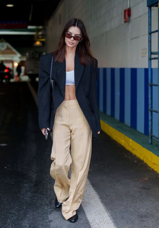 Emily Ratajkowski Street Style 05-08-2024