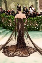 Emma Chamberlain at Met Gala 2024