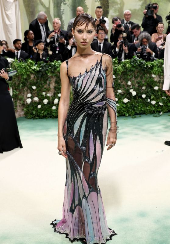 Iris Law Stuns in Vintage Versace at the 2024 Met Gala