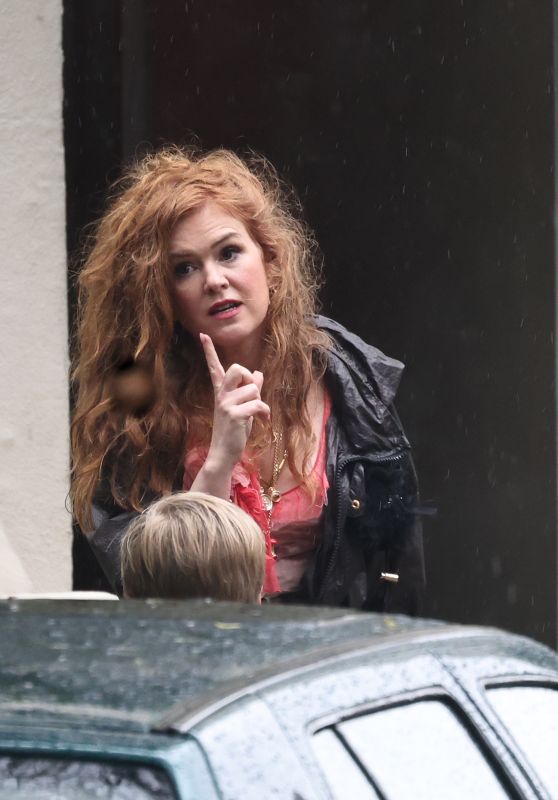 Isla Fisher Films Scenes For The New Bridget Jones Movie in London 05-22-2024