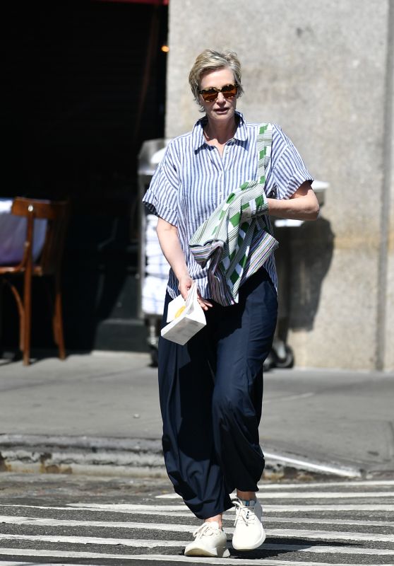 Jane Lynch Dining Out in New York 05-27-2024