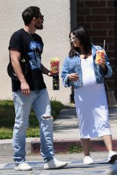 Jenna Dewan Eating a Huge Cup of Fruit While Out in Los Angeles 05-05-2024