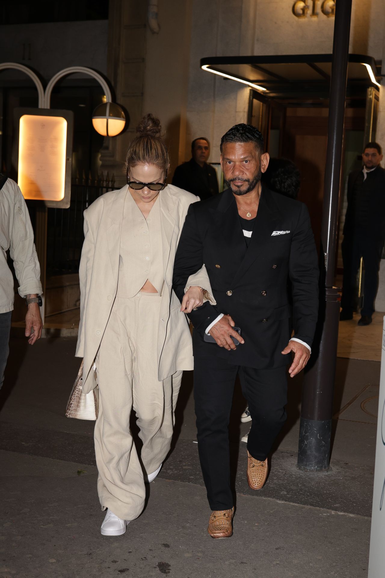 Jennifer Lopez and Manager Benny Medina at Gigi Manko Restaurant in ...