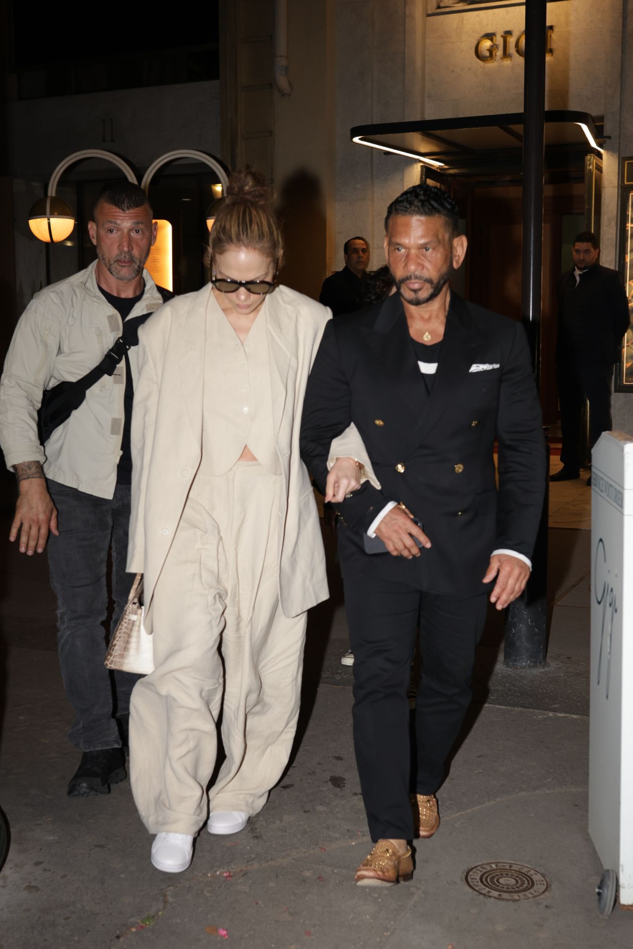 Jennifer Lopez and Manager Benny Medina at Gigi Manko Restaurant in ...