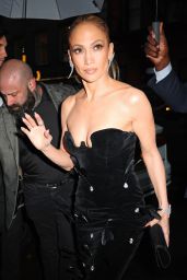 Jennifer Lopez arrives at Anna Wintour