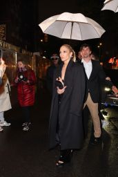 Jennifer Lopez arrives at Anna Wintour