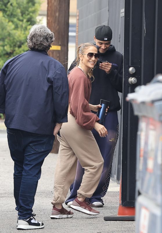 Jennifer Lopez Arriving at the Dance Studio in Los Angeles 05-15-2024