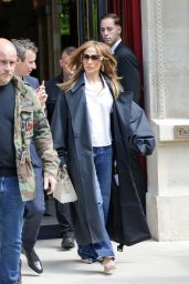 Jennifer Lopez Looks Fashionable as She Ventures Out in Paris 05-09-2024