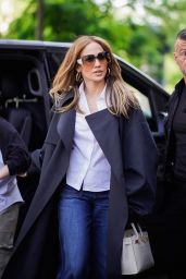 Jennifer Lopez Looks Fashionable as She Ventures Out in Paris 05-09-2024