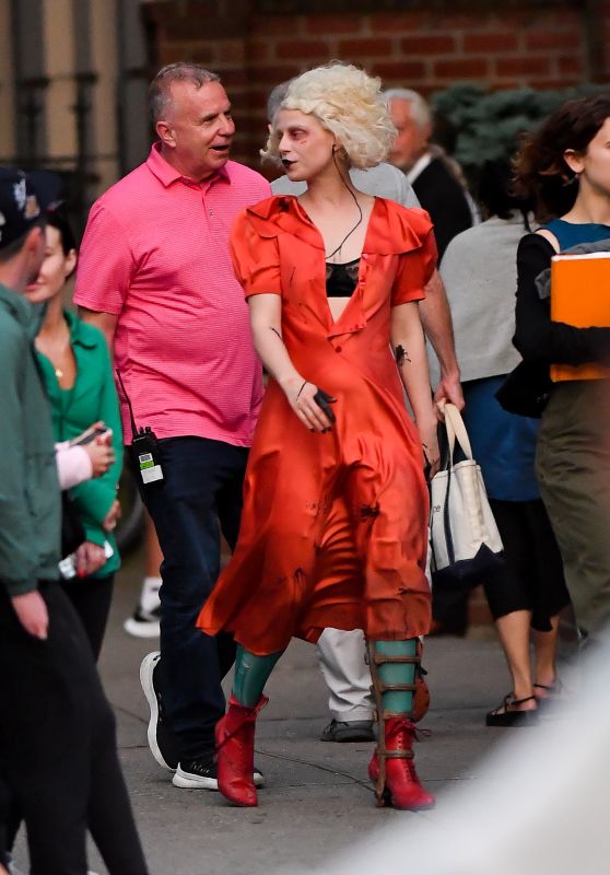 Jessie Buckley on the Set of "The Bride of Frankenstein" in New York 05-28-2024