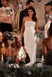 Kaia Gerber Exits the Met Gala in a White Dress in New York 05-06-2024