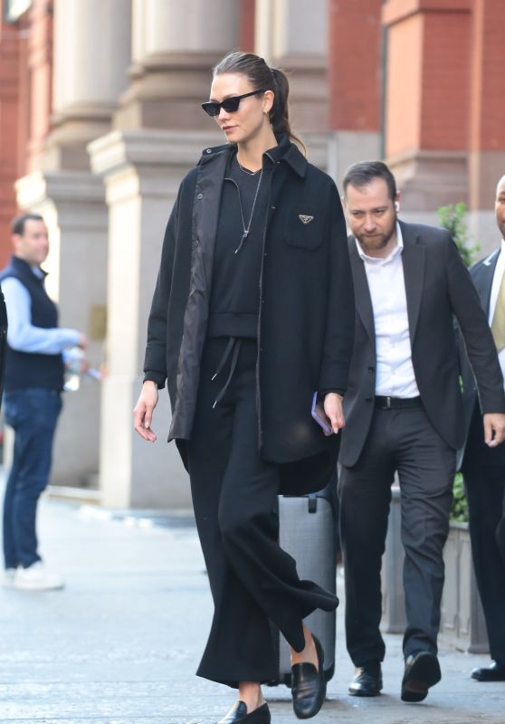 Karlie Kloss Rocks a Stylish All-Black Outfit as She Makes Her Way to the Airport in New York 05-07-2024