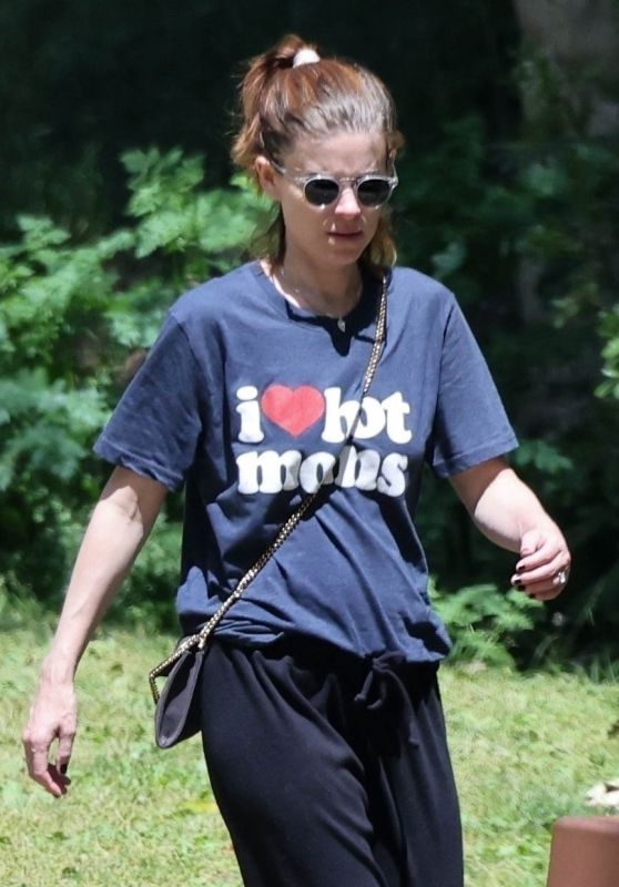 Kate Mara Wearing a Unique T-shirt to Celebrate Mother