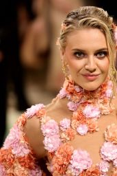 Kelsea Ballerini and Chase Stokes Make a Stunning Debut at the 2024 Met Gala