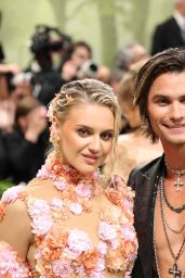 Kelsea Ballerini and Chase Stokes Make a Stunning Debut at the 2024 Met Gala