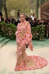 Kelsea Ballerini and Chase Stokes Make a Stunning Debut at the 2024 Met Gala