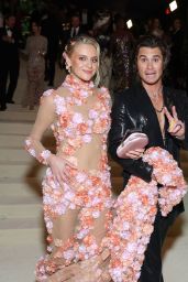 Kelsea Ballerini and Chase Stokes Make a Stunning Debut at the 2024 Met Gala