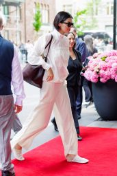 Kendall Jenner Arriving at Carlyle Hotel in New York 05-06-2024