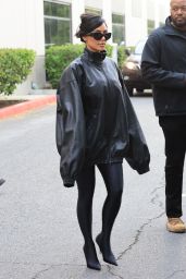 Kim Kardashian Out in Thousand Oaks 04-12-2024
