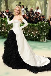 Nicole Kidman Stuns in Balenciaga Couture at 2024 Met Gala