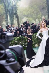 Nicole Kidman Stuns in Balenciaga Couture at 2024 Met Gala