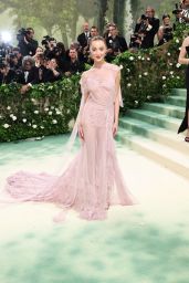 Phoebe Dynevor Makes History at Met Gala 2024 in Victoria Beckham Creation