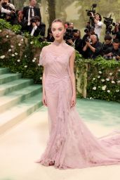 Phoebe Dynevor Makes History at Met Gala 2024 in Victoria Beckham Creation