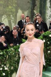 Phoebe Dynevor Makes History at Met Gala 2024 in Victoria Beckham Creation