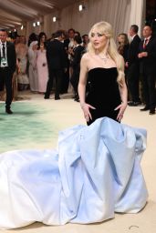 Sabrina Carpenter at Met Gala 2024