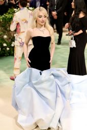 Sabrina Carpenter at Met Gala 2024