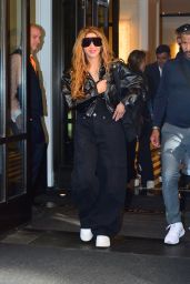Shakira Looked Stylish in a Leather Jacket as She Left the Mark Hotel in New York 05-07-2024
