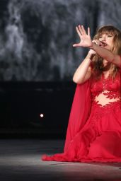Taylor Swift - The Eras Tour in Paris 05-12-2024