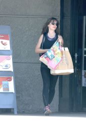 Alison Brie Grocery Shopping in Los Feliz 06-25-2024