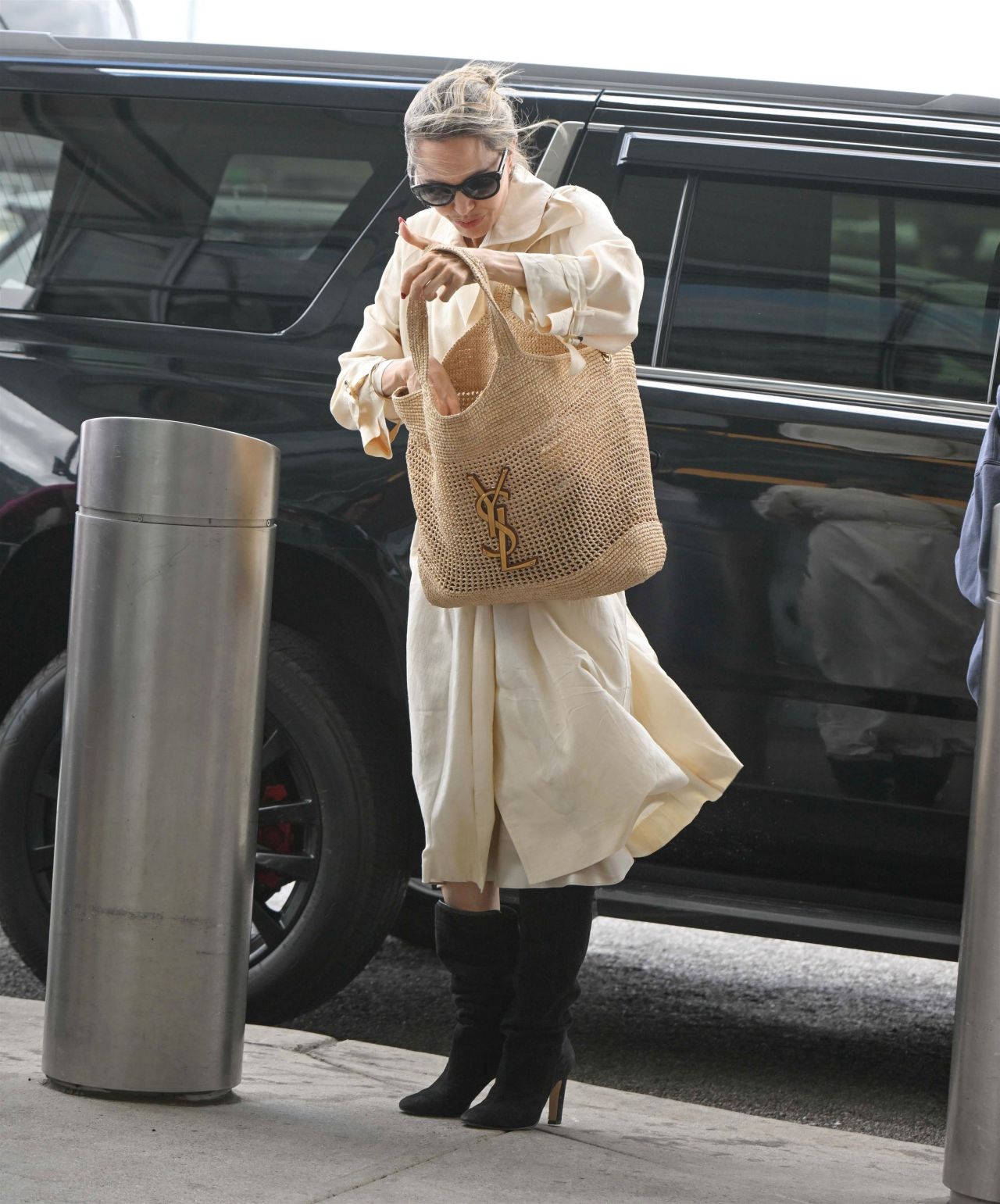 https://celebmafia.com/wp-content/uploads/2024/06/angelina-jolie-arriving-at-jfk-airport-in-new-york-06-24-2024-5.jpg