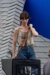 Anne Hathaway at "Flowervale Street" Filming Set in Atlanta 06-01-2024